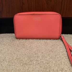 AUTHENTIC: Coach wristlet